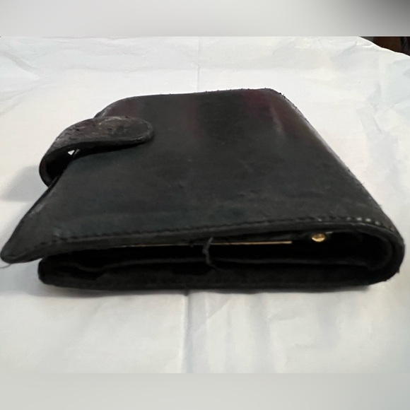 CHANEL Mini Black Caviar Leather Timeless Kisslock Compact Wallet Callouts shown - Picture 5 of 12